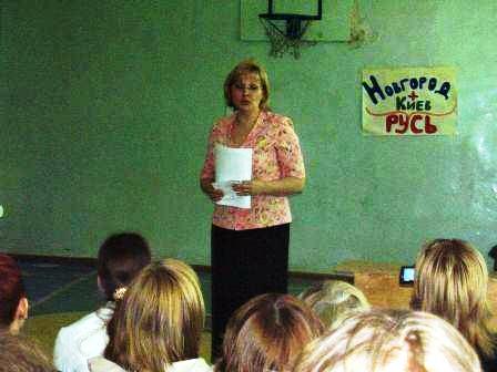 Ирина Владимировна: - В постановке объединились два 6-х класса...